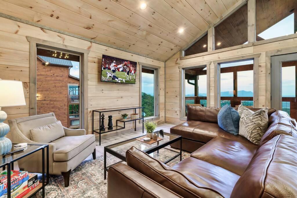 New Luxury Cabin With Stunning Mountainviews,Hottub, Firepit, Fireplace,2 Kingbeds, 2 Covereddecks,Bbqgrill, Shuffleboard And Pool Access Sevierville Exterior foto