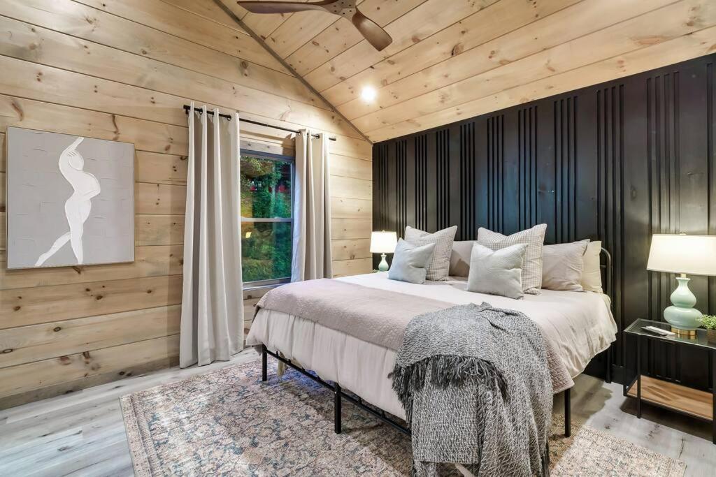 New Luxury Cabin With Stunning Mountainviews,Hottub, Firepit, Fireplace,2 Kingbeds, 2 Covereddecks,Bbqgrill, Shuffleboard And Pool Access Sevierville Exterior foto