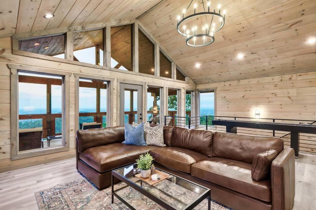 New Luxury Cabin With Stunning Mountainviews,Hottub, Firepit, Fireplace,2 Kingbeds, 2 Covereddecks,Bbqgrill, Shuffleboard And Pool Access Sevierville Exterior foto