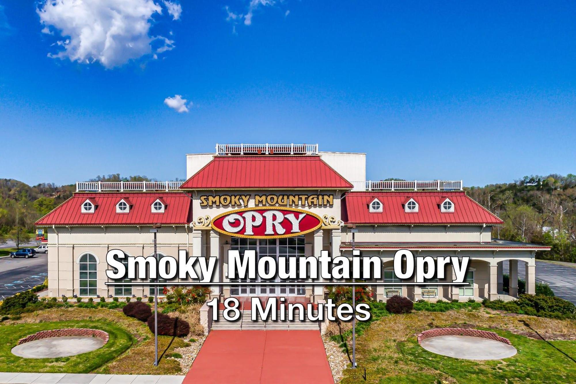 New Luxury Cabin With Stunning Mountainviews,Hottub, Firepit, Fireplace,2 Kingbeds, 2 Covereddecks,Bbqgrill, Shuffleboard And Pool Access Sevierville Exterior foto